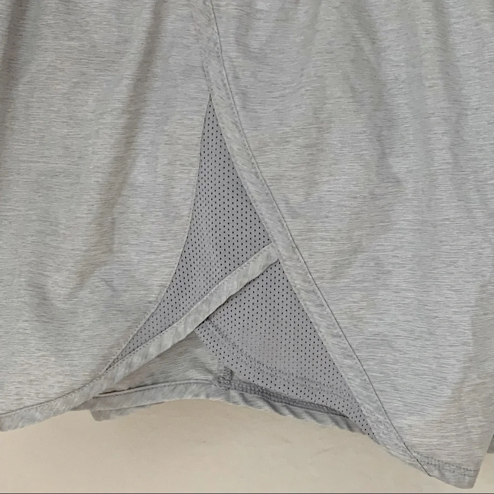 UNDER ARMOUR Fly-By 2.0 3.5” Shorts Gray Wolf Full Heather Size Small - Picture 7 of 14